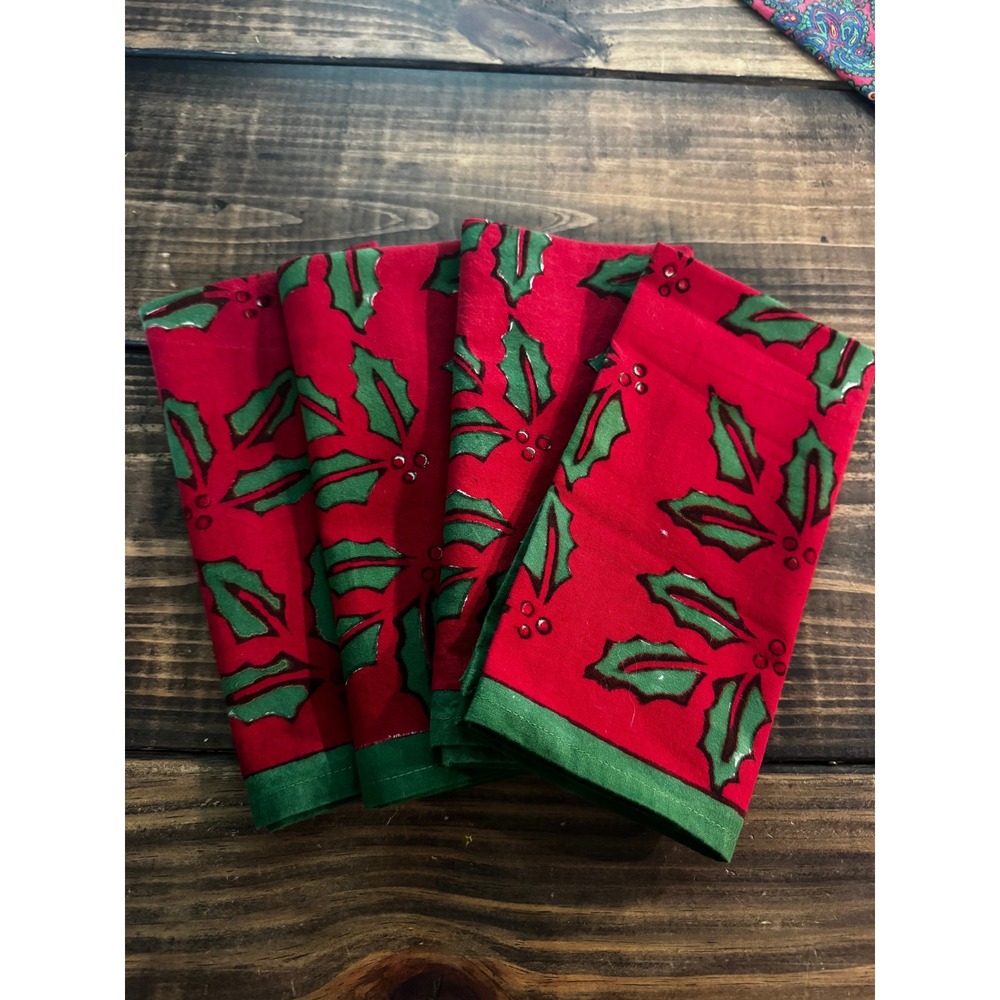 Plumbrook‎ Christmas Napkins Set of 4 19x19 Red Green Excellent Holly Berries